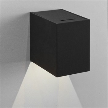 Astro Oslo sort LED væglampe på væg